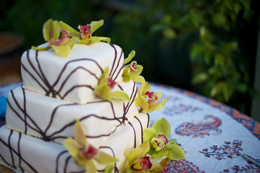 Victoria-Wedding-Photographer-Ceremony-Reception-Wedding-Cake-002