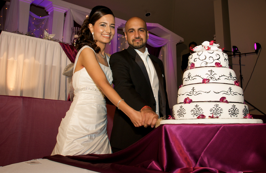 Victoria-Wedding-Photographer-Sikh-Wedding-Reception-Cake-Cutting